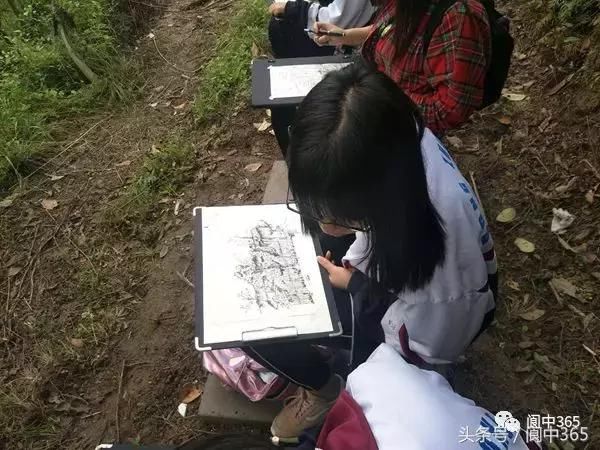 阆中：小画家走进枣碧乡松林塘