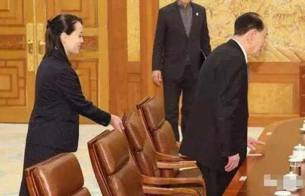 金正恩胞妹刚回国就着急拍照 透露什么？