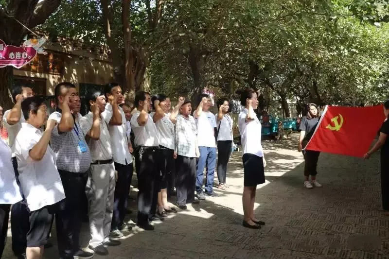 参观红色教育基地 感受革命奋斗历程