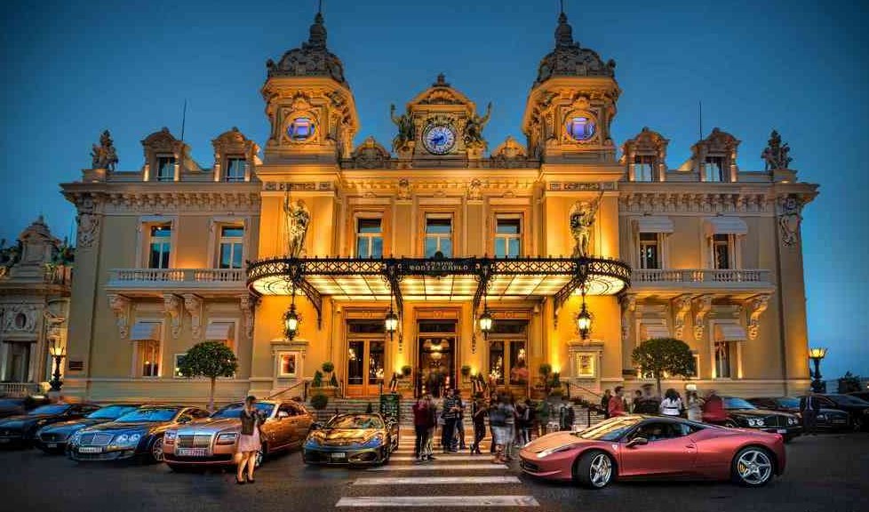 如此小国却是全球富人的天堂，民众收入超欧美，拥有全球最贵公寓