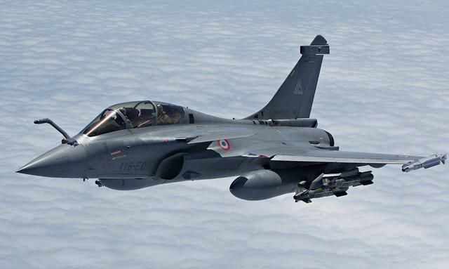 对决世界屋脊:中国空军歼-16战斗机VS印度空