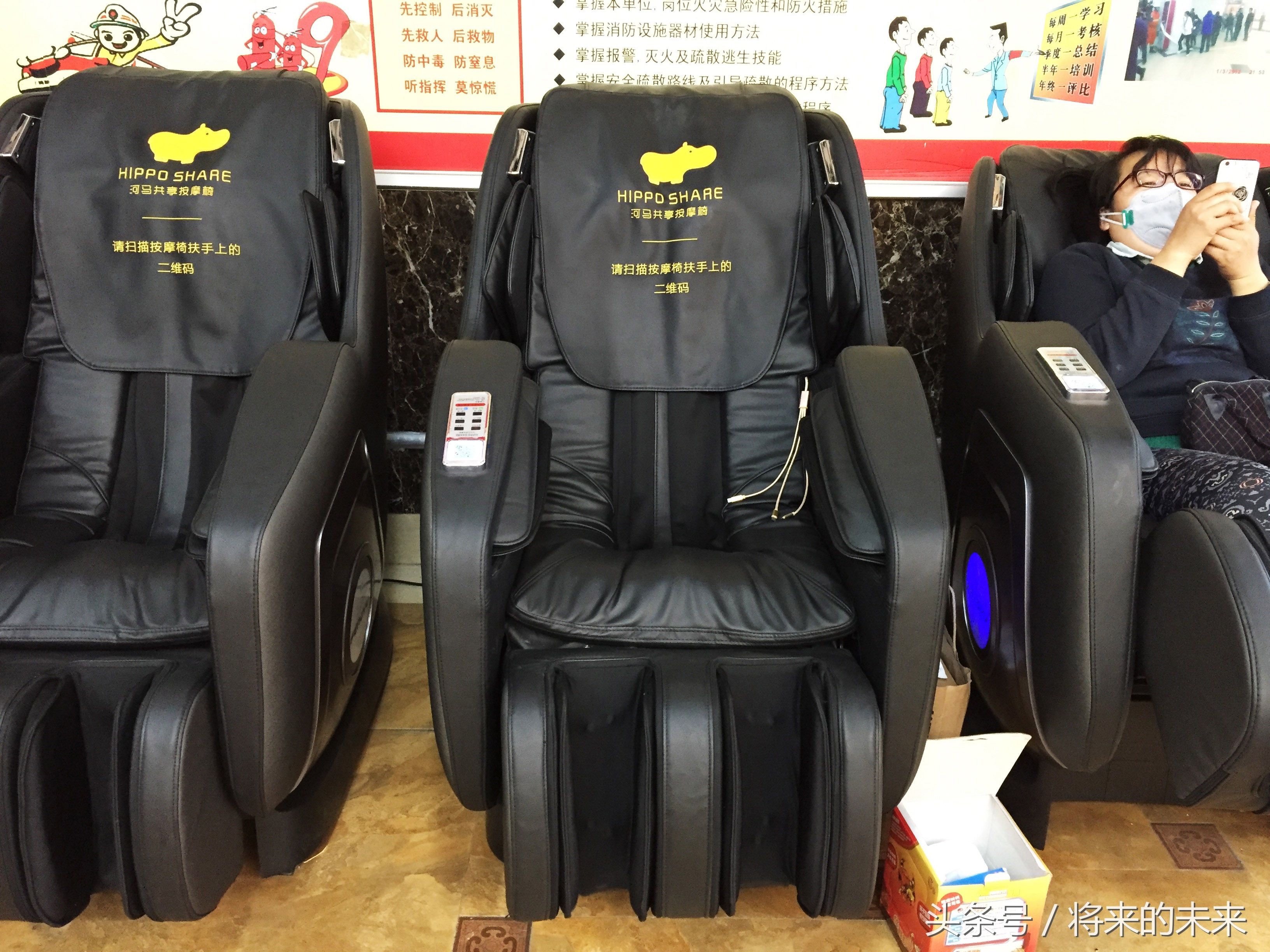 北京共享按摩椅基本“客满”,“钱”景可观市民争相感受