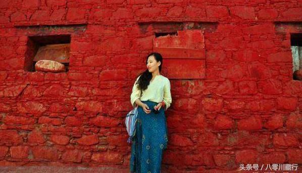 川藏线老司机都喜欢给穷游女扔一瓶红牛!