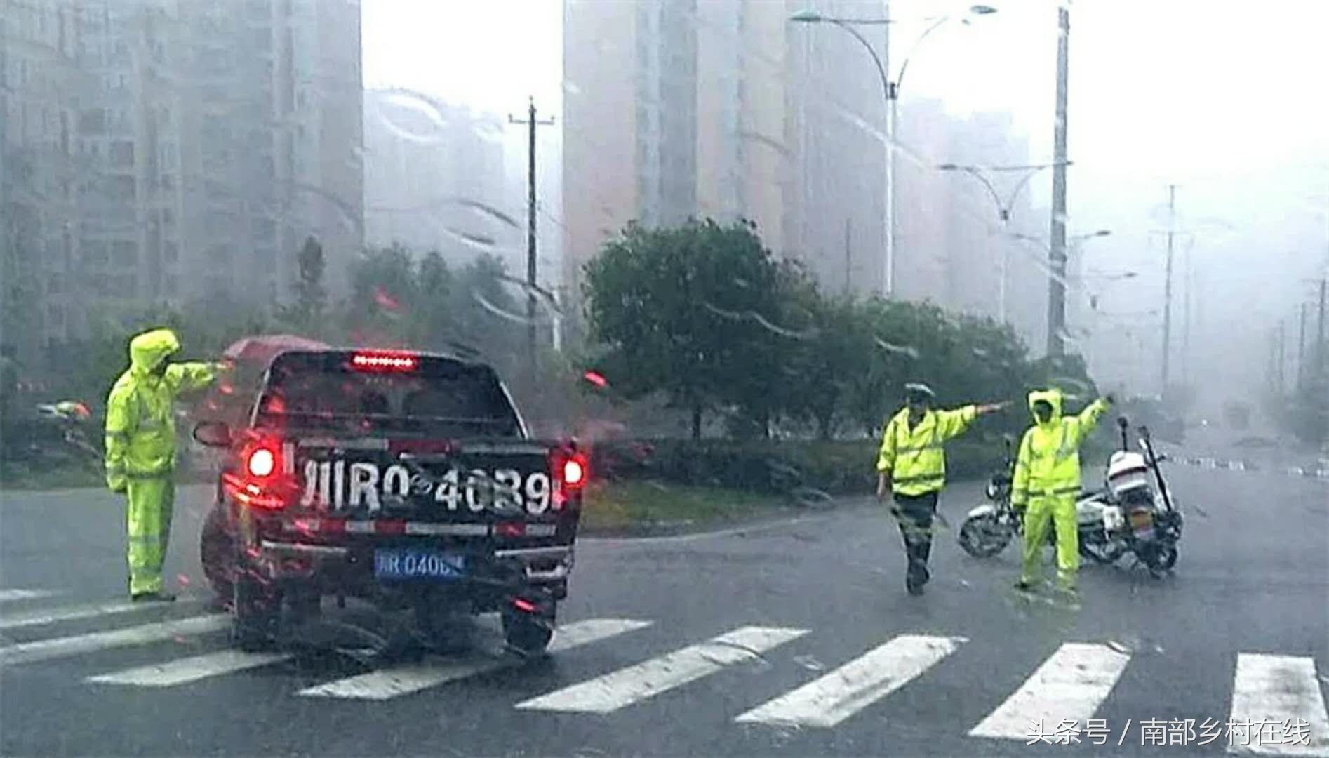 暴雨夜袭四川南部县，让全县人民无心睡眠，南部雄起!