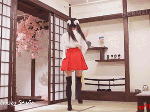 裙底黑了也走光 画面黑了显得脏 直男摆姿真着急 拍照