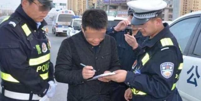 忘拿驾驶证遇见交警查车咋办?只要用了这一招