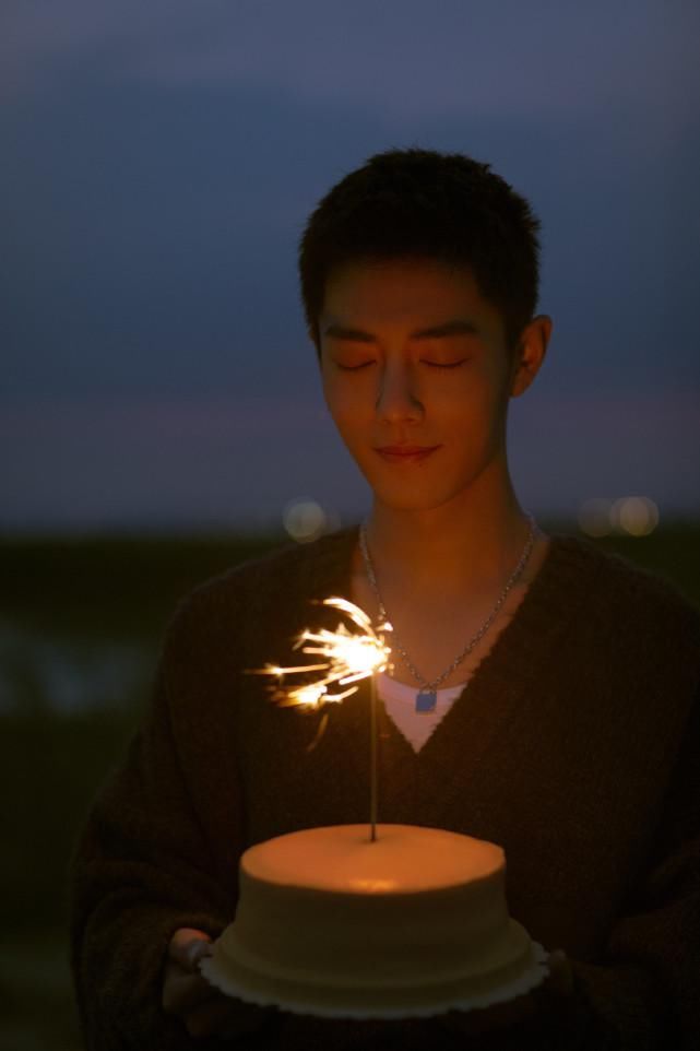 肖战生日惹风波,粉丝聚众扰民、墙上涂鸦,合作品牌是始作俑者?