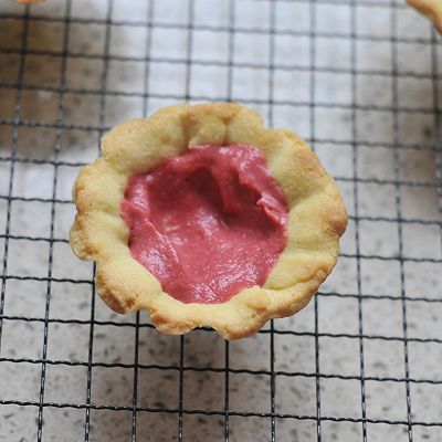 迷你菠萝奶油树莓挞