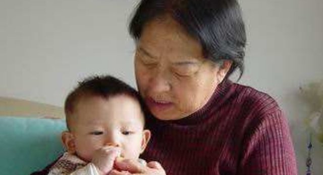 若你的婆婆经常把4句话挂在嘴边,那么为了孩子好,尽量自己带吧 ibet国际平台地址