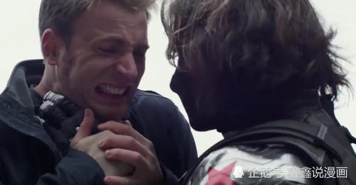 美队都不敢接冬兵的铁拳,蜘蛛侠为何轻松就接