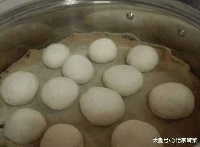 发面又出新招了, 不需要酵母粉和老面, 蒸出来的馒头蓬松还带微甜