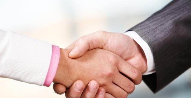 奔驰女车主维权,维权这么难?买个车美女研究生