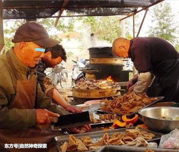 不愿跟老公去农村吃酒席，看完他晒得后厨照片真后悔，这菜太赞了