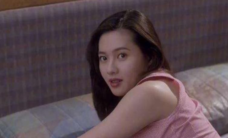 李丽珍女儿近照曝光，22岁气质突出，继承妈妈的优点