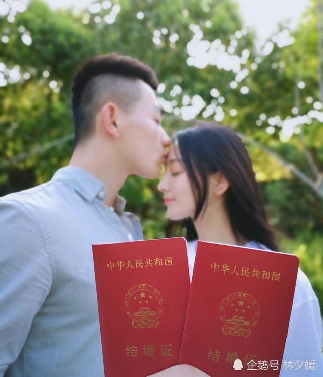 何捷个人资料微博照片 何捷张馨予结婚是怎么