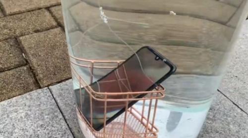 小米9防水测试打脸华为P30 PRO,小米高管:我