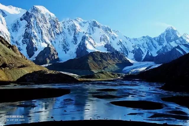 新疆有座被众人膜拜3000多年的神山，美的逆天了！