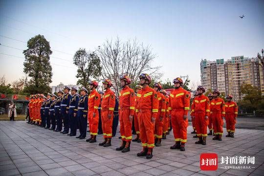 消防救援大队举行揭牌仪式