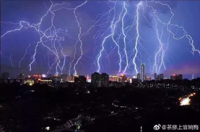 福州凌晨强降雨一小时下了670个西湖?