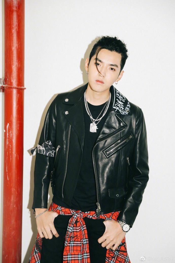 跟吴亦凡《大碗宽面》学自黑式营销