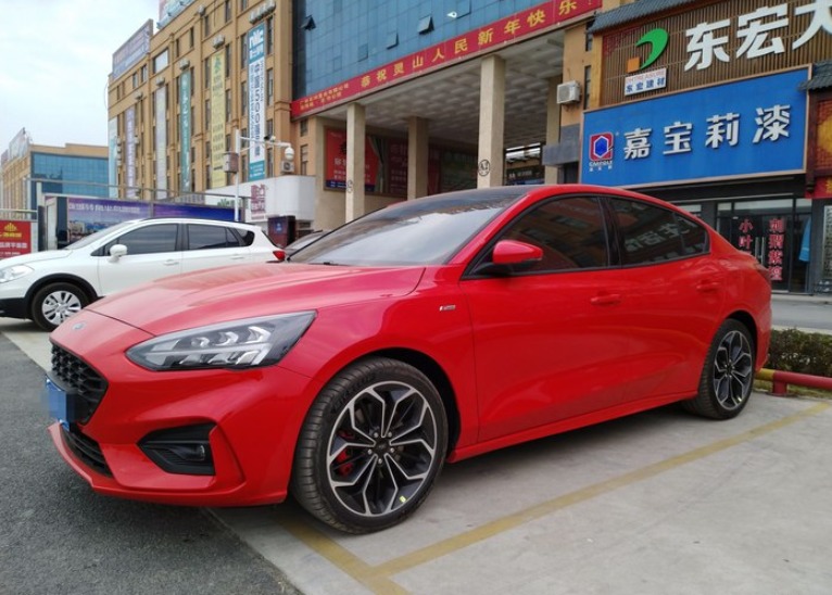 汽车|新一代福克斯高颜值ST-Line三厢轻度评测