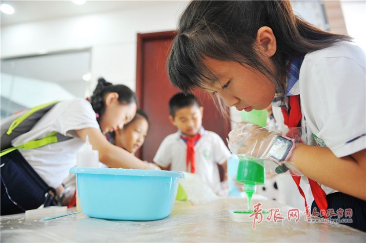 别样开学季 青岛小学生科技馆里长知识_【快资