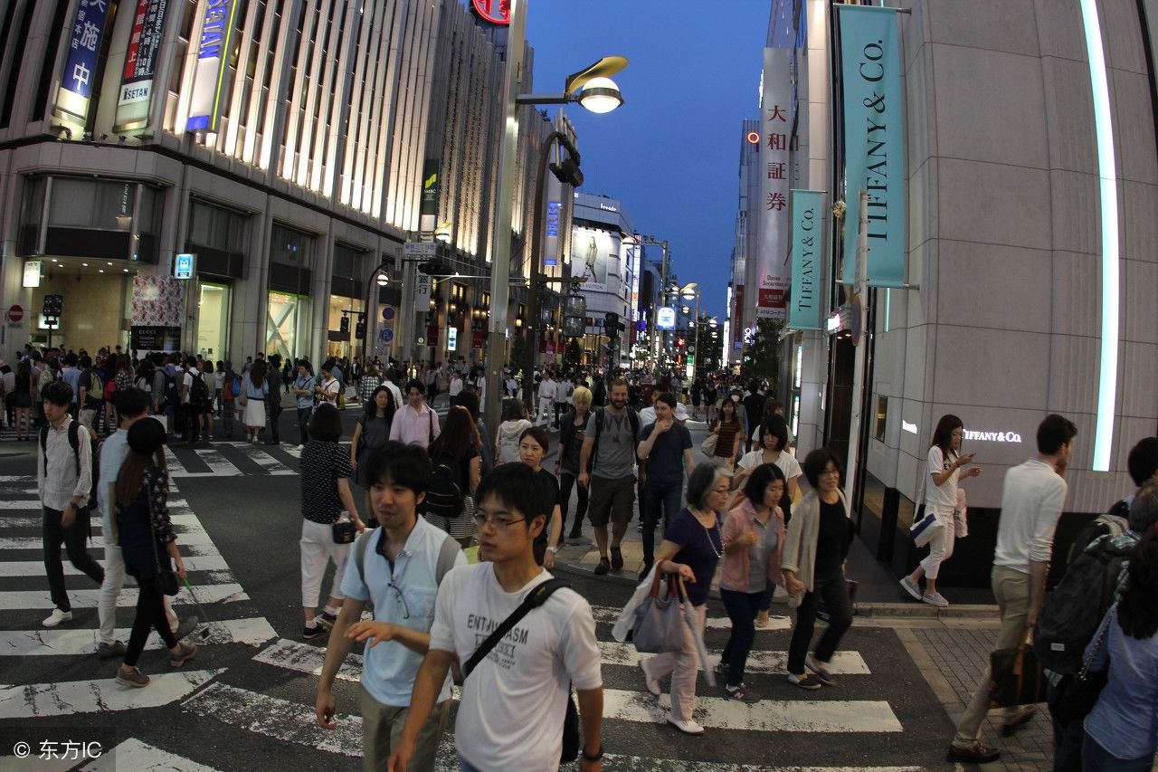 日本大怒!1千名高级人才走进中国，安培:你们想要舍弃日本?