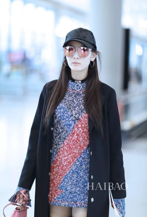 年后回来穿什么?19年开春花毛衣才最好看!