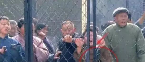 笑到肝痛的穿帮镜头,这爸爸叫的心都碎了,网友:没有一点眼力见 99真人备用网址