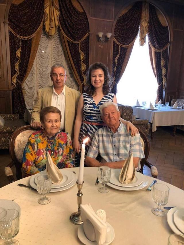 这对来自哈国的神仙眷侣，他们爱情保鲜秘诀是什么