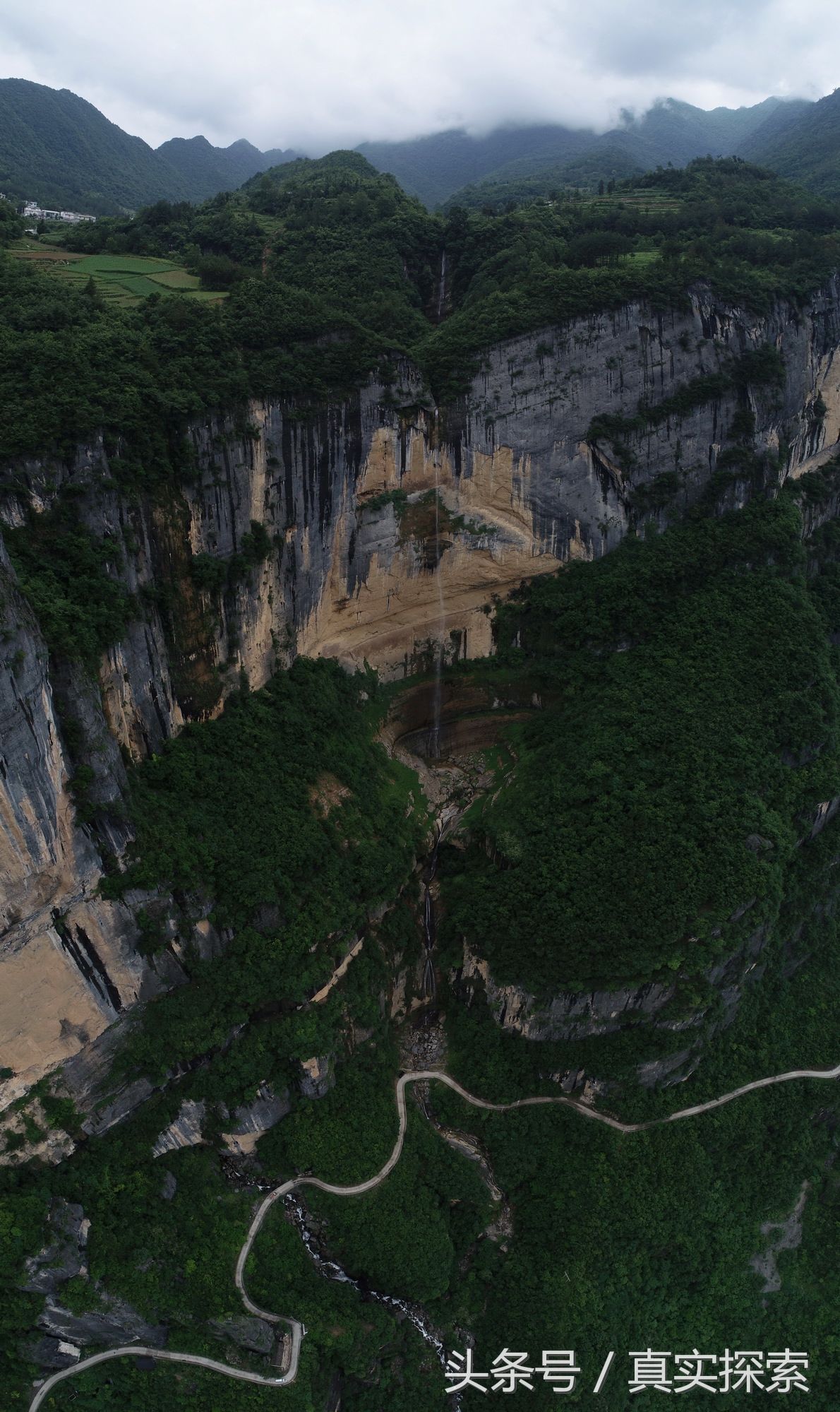 湖北神农架大九湖到重庆巫山当阳大峡谷的罕见超级大瀑布 超百米