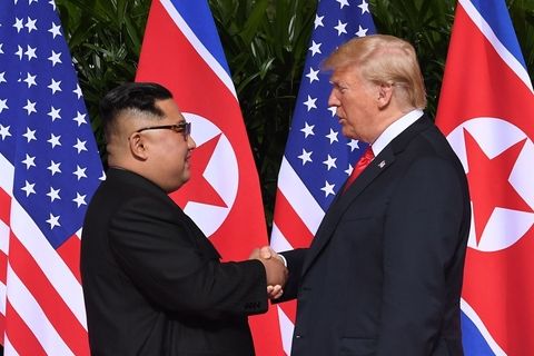 金正恩特朗普实现历史性会面 首先进行一对一会谈