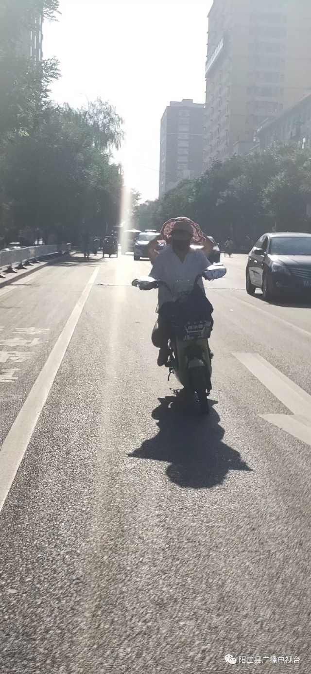 不按规定车道行驶