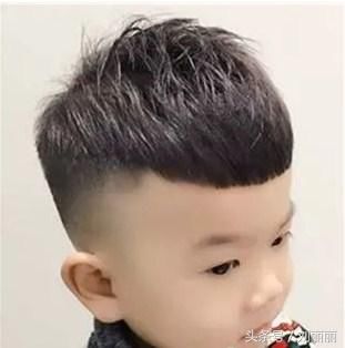 属于小男孩的超帅宝宝发型,欠你儿子的发型请