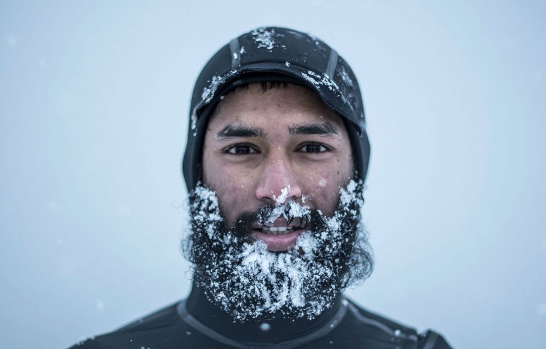 在白雪中伴着极光闪烁冲个浪，是种怎样的新奇体验？