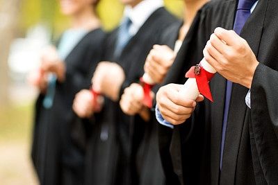 高等教育学历认证费下月取消 认证十年假学历