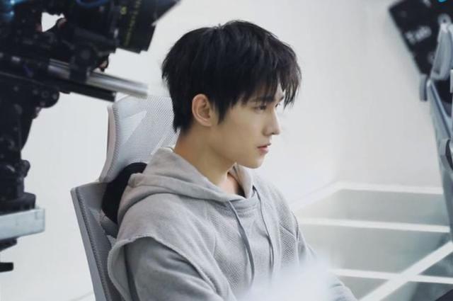 《全职高手》特辑:指尖飞舞目光如炬,杨洋插卡