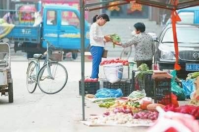 老公去世，我全心照顾婆婆，临终前她给我一套房子，我进去全砸了