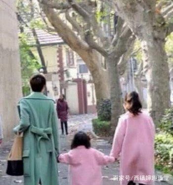 两人同演《奋斗》,同为二个孩子的家长,一人出