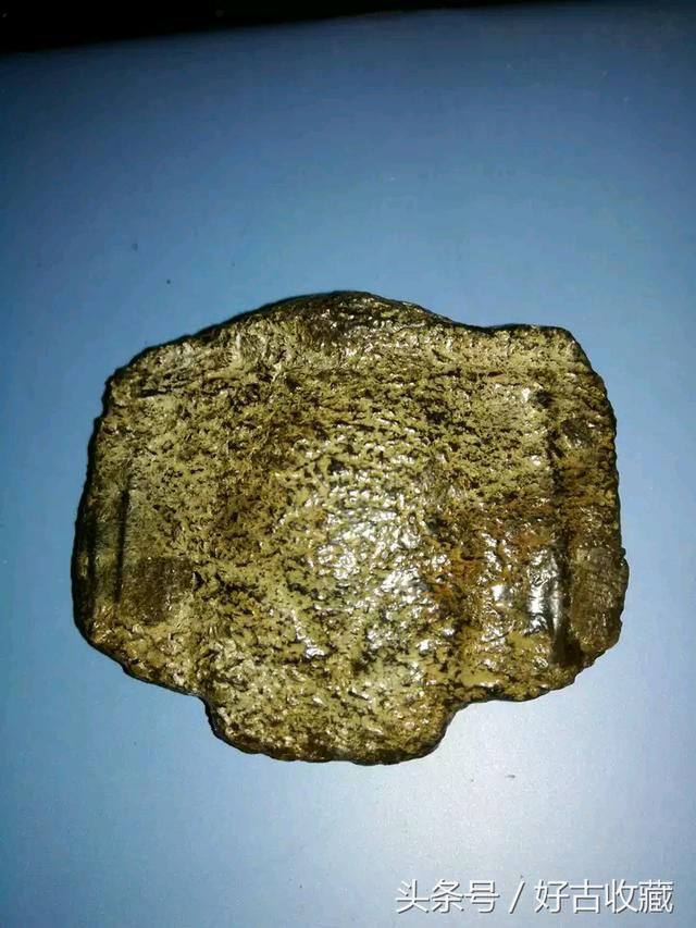 分享十探讨，红山文化玉器中可不可以有这样的皮壳。