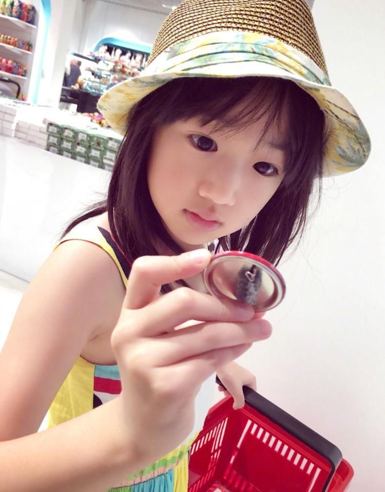 吴尊女儿整容式长大，如今的吴欣怡气质非凡，美成女神！