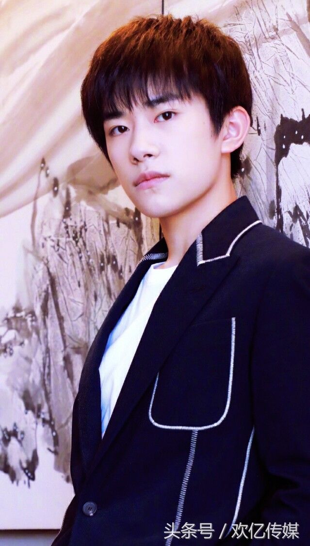 易烊千玺相片 易烊千玺图片 易烊千玺手机壁纸