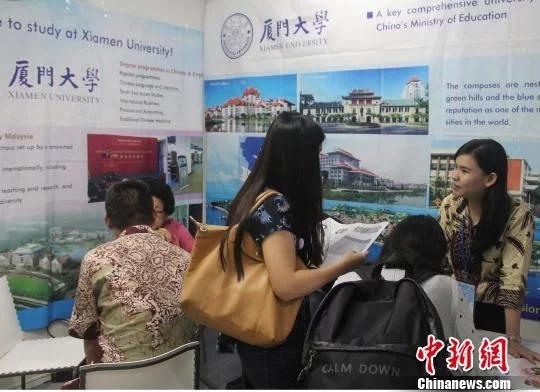 印尼举办首届＂HSK考试暨中国留学就职教育展＂(图3)