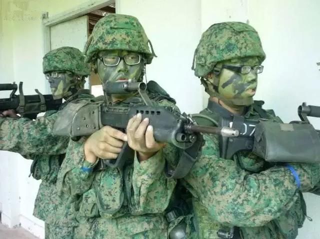 征兵季:我从小就戴眼镜了,还能当兵吗?