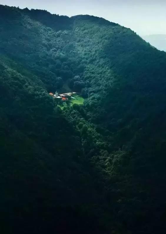 尝鲜欧洲第一个对华免签的国家！物价便宜风景巨美，3k也能往返！