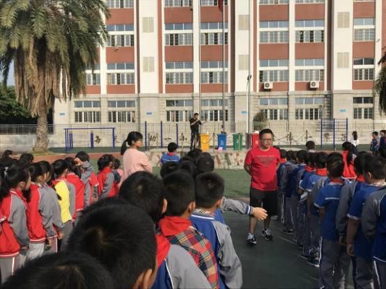 分类投放齐分享,兴趣浓浓助环保--东边小学垃圾