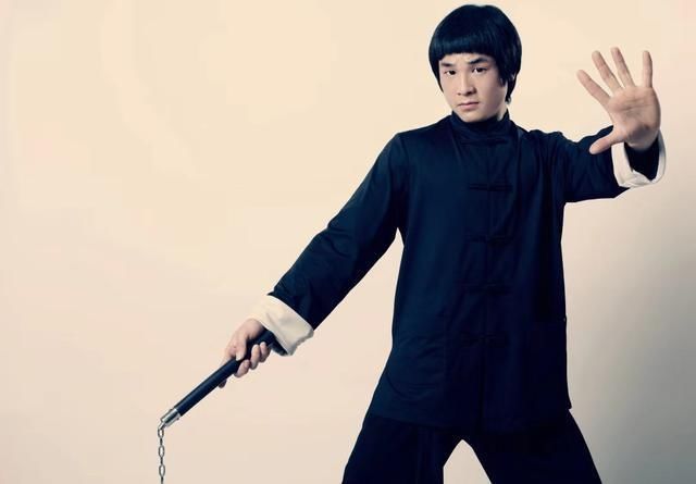 现代李小龙炮轰纪凌尘：你对阚清子耍了两年流氓，就该被我暴打