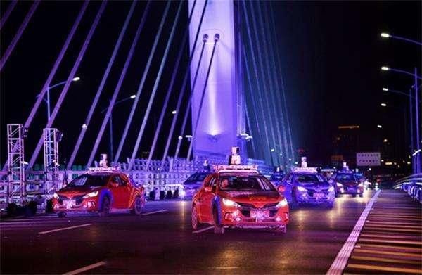 以后驾照会被淘汰? 杀入春晚 百度无人驾驶打