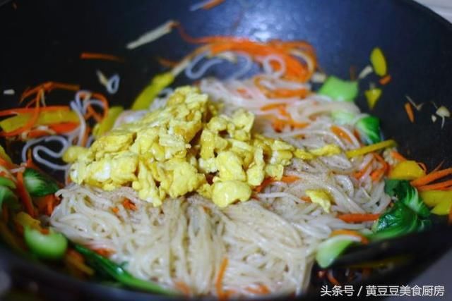 这样炒米粉才好吃,口感劲道,味道鲜美
