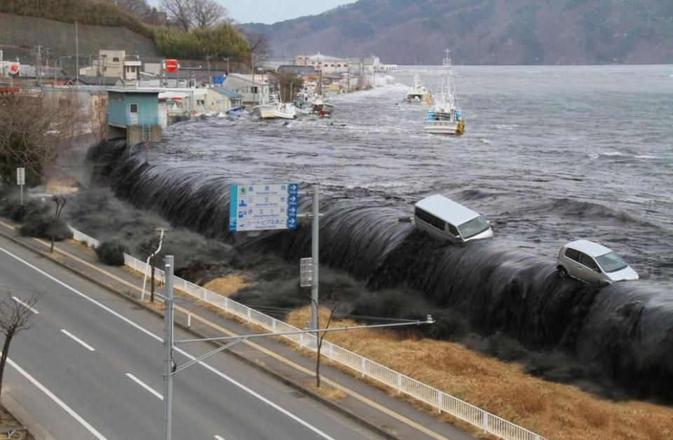 日本大海啸后:政府花百亿建30米高墙，民众:像被关在监狱里